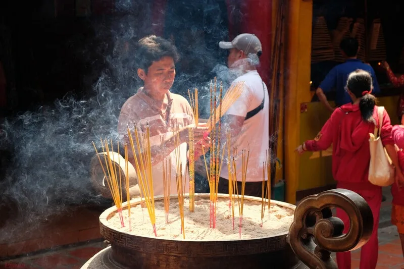 tai sao khong nen thap ba cay nhang